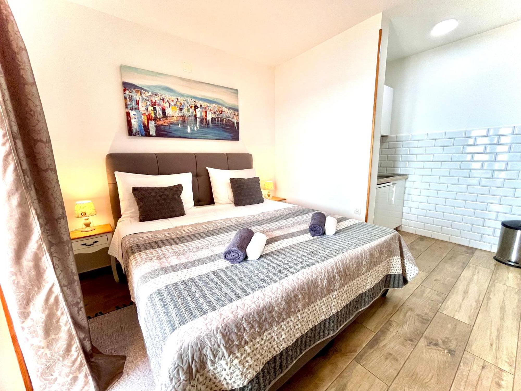 Sunset Apartment *