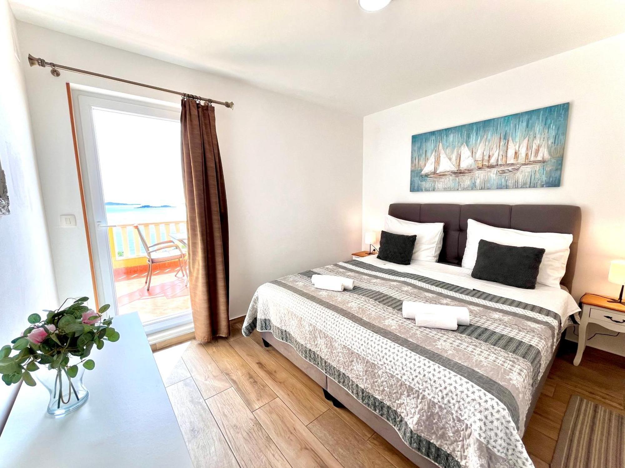 Sunset Apartment *